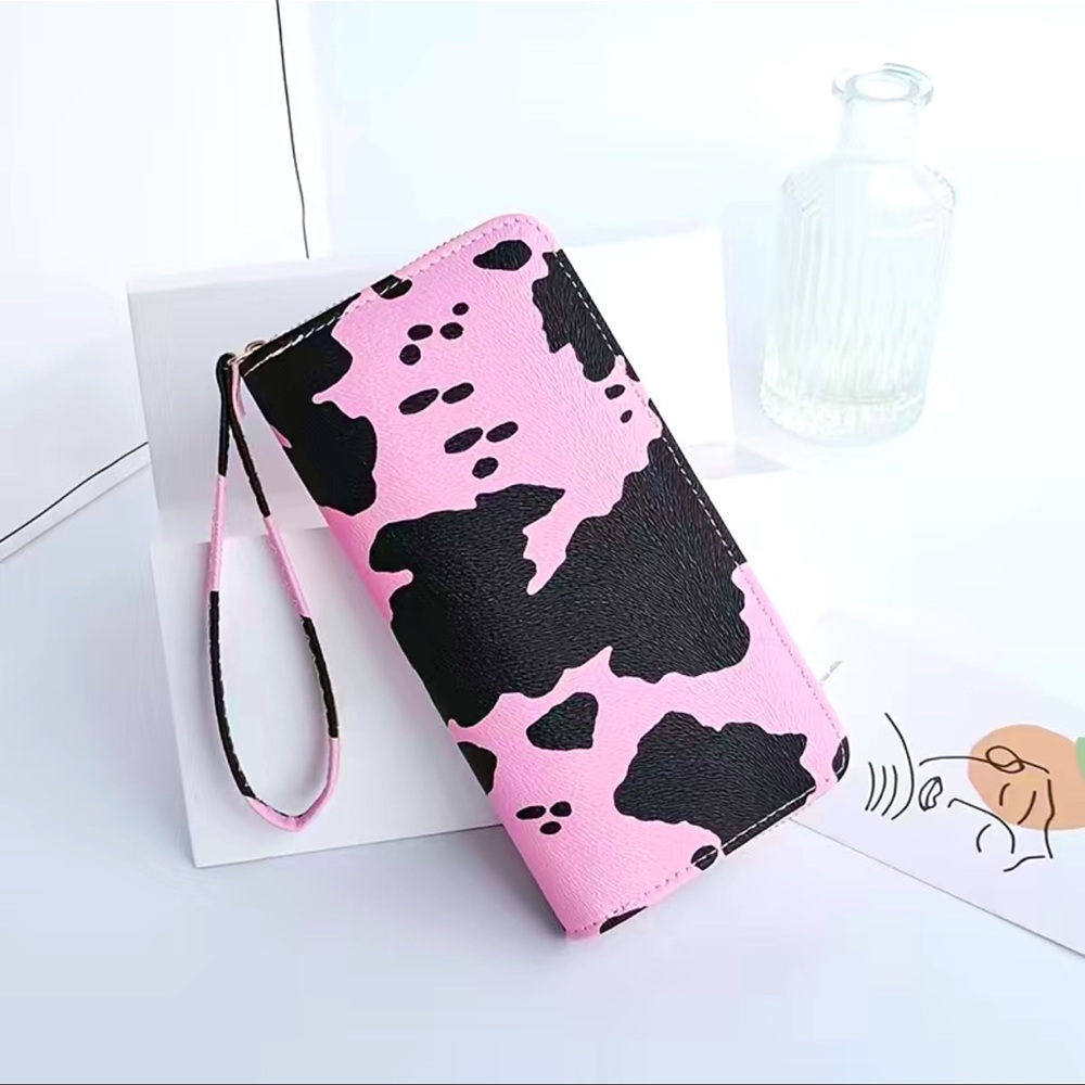 💗🐮Fashionable and Trendy Cow Pattern Wallet🐮💗